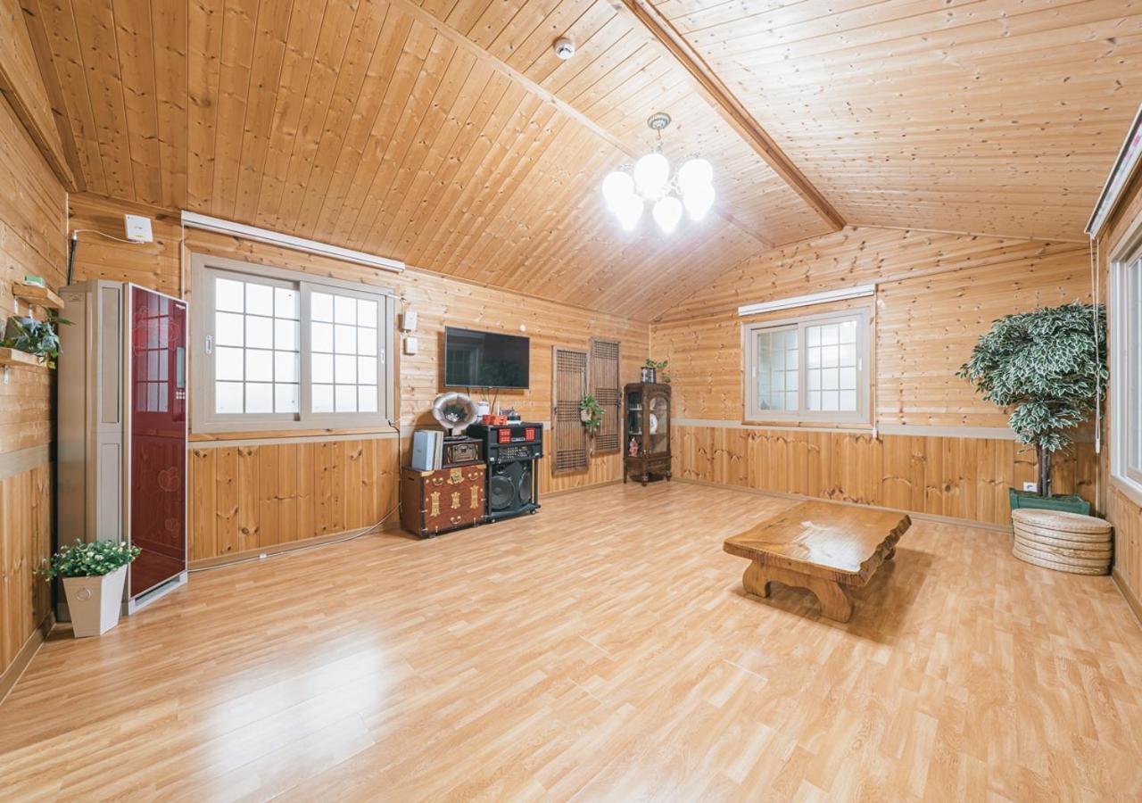 Jeju Haepoomdal Pension Экстерьер фото