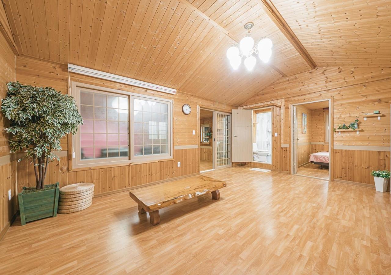 Jeju Haepoomdal Pension Экстерьер фото