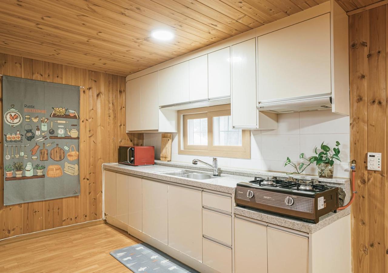 Jeju Haepoomdal Pension Экстерьер фото